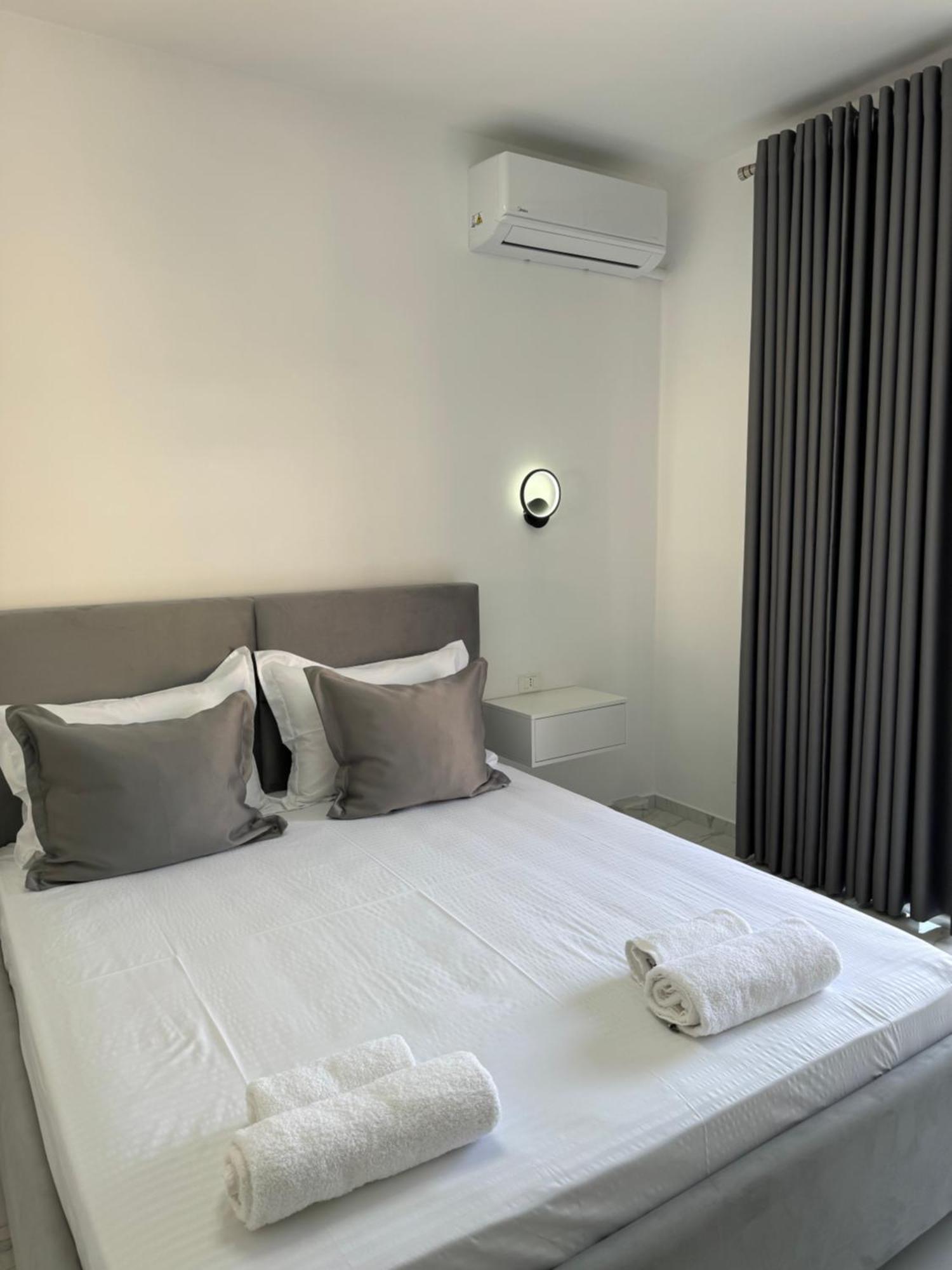 Golden Seaview Two Bedroom * Sarandë